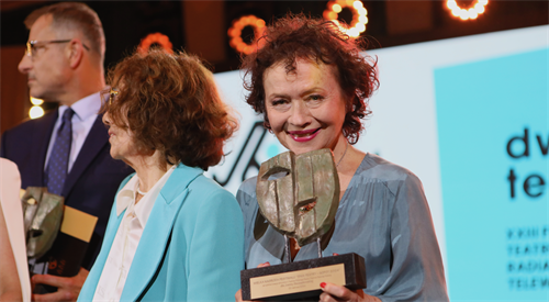 Aktorzy Joanna Szczepkowska i Adam Ferency zostali uhonorowani Wielkimi Nagrodami Festiwalu Dwa Teatry za wybitne kreacje w teatrze radiowym i telewizyjnym.