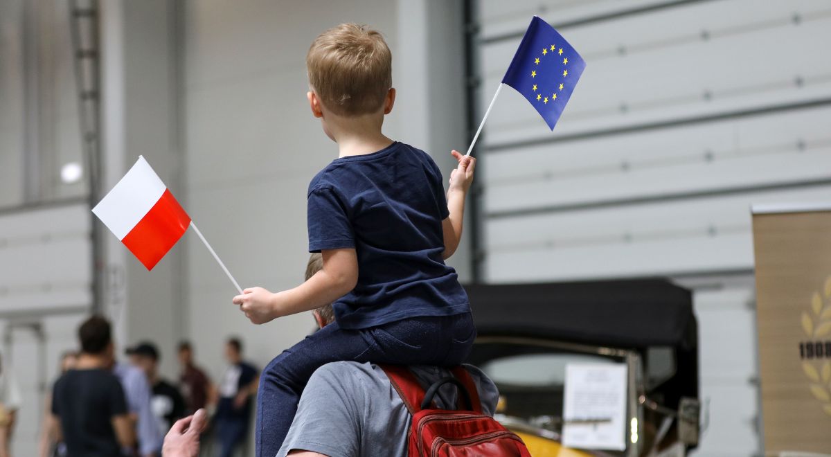 Zdecydowana większość Polaków deklaruje poparcie dla członkostwa w Unii Europejskiej