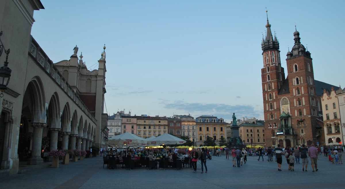 Rynek w Krakowie to jedno z najchętniej odwiedzanych przez zagranicznych turystów miejsc w Polsce.