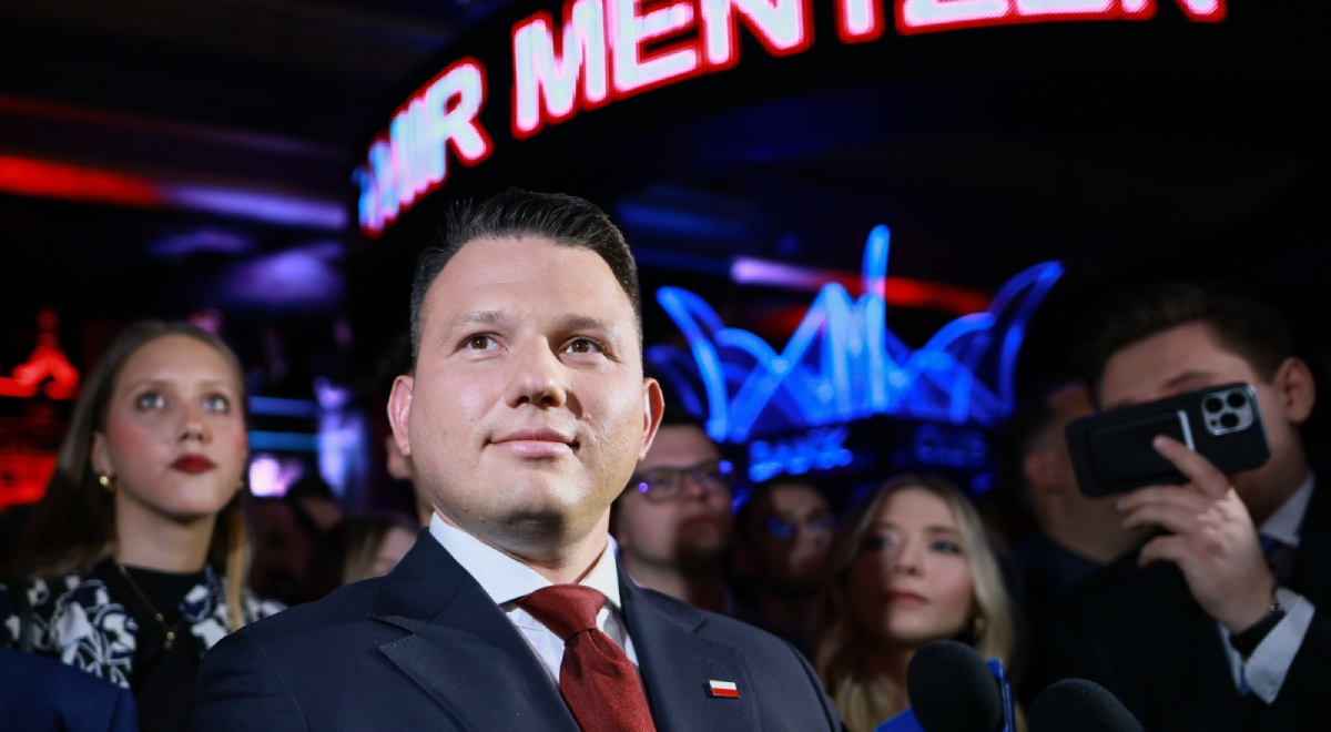 Kandydat Konfederacji Sławomir Mentzen w swoim sztabie wyborczym w Warszawie.
