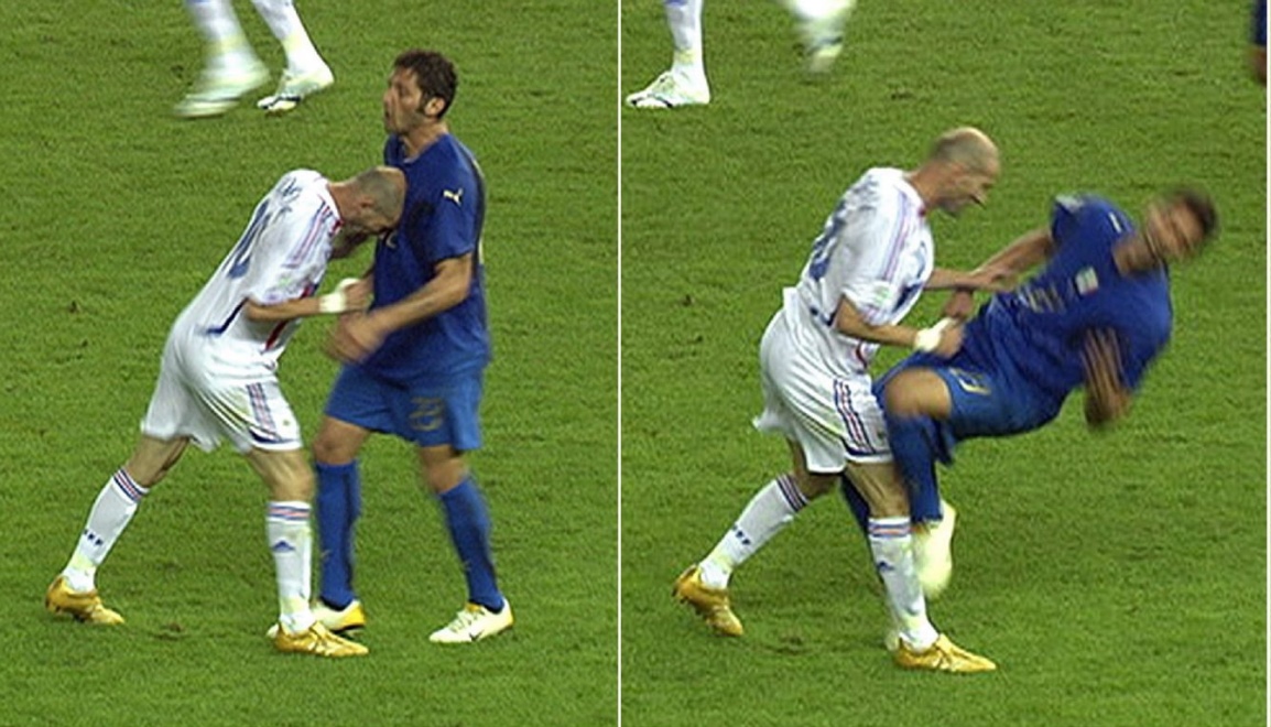 PIŁKARSKIE MISTRZOSTWA ŚWIATA'2006. Na zdjęciu kapitan reprezentacji Francji Zinedine Zidane (w białej koszulce) w starciu z Włochem Marco Materazzim w finałowym meczu piłkarskich mistrzostw świata